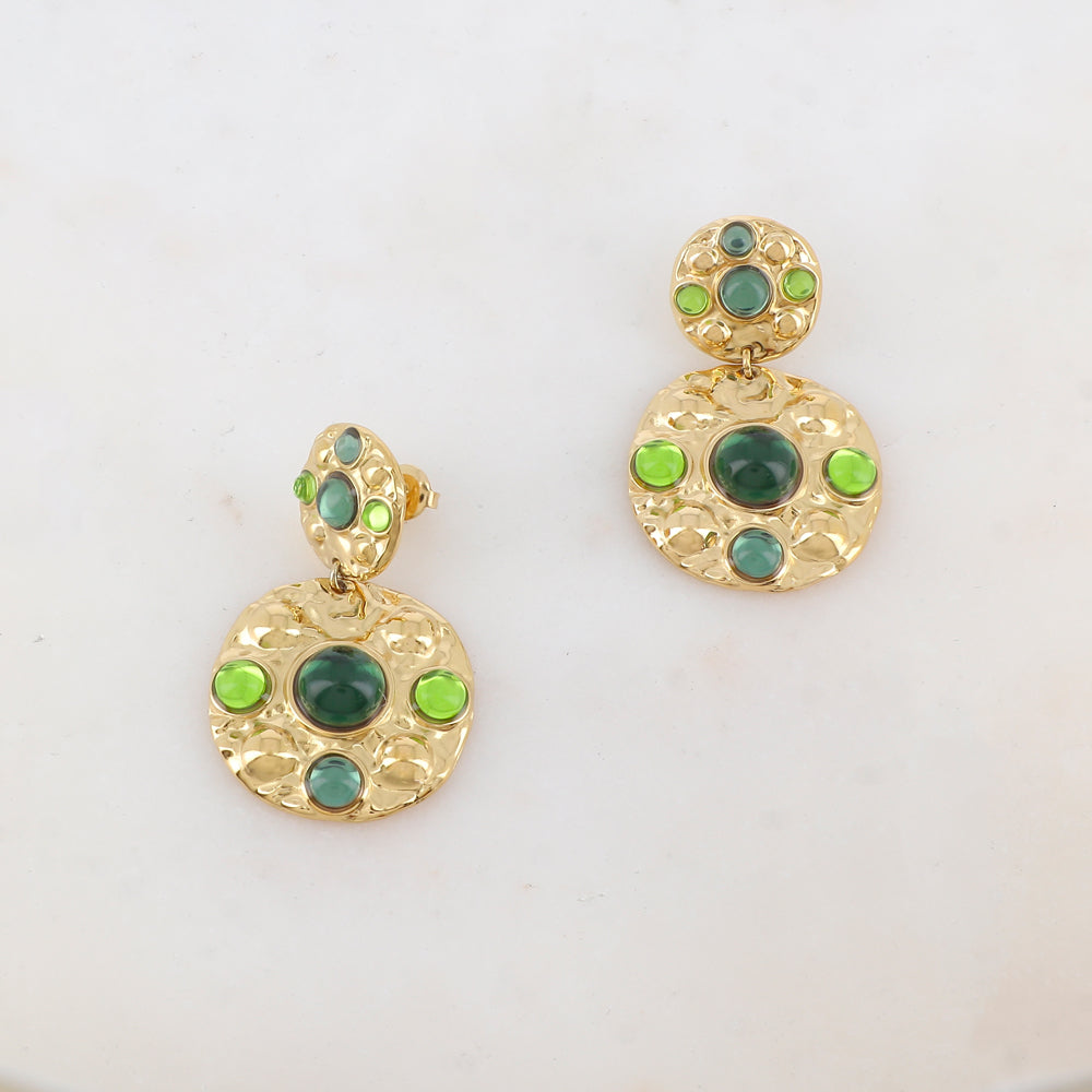 Boucles d'oreilles à puce avec 2 pièces rondes dorées et 8 pâtes de verre vertes