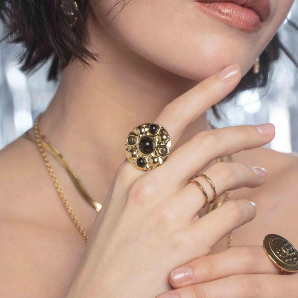 Bague ronde avec 5 pâtes de verre rondes