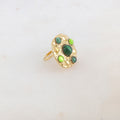 Bague ronde dorée avec 5 pâtes de verre vertes