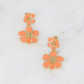 Boucles pendantes - double fleur émaillée orange