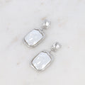 Boucles puces Zahira - acier argenté 2 carrés et acétate imitation perle d'eau douce