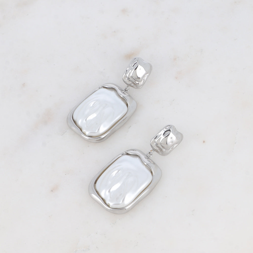 Boucles puces Zahira - acier argenté 2 carrés et acétate imitation perle d'eau douce