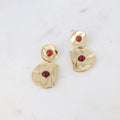 Boucles pendantes double pièce ronde recourbée et martelée avec pierre naturelle caroline