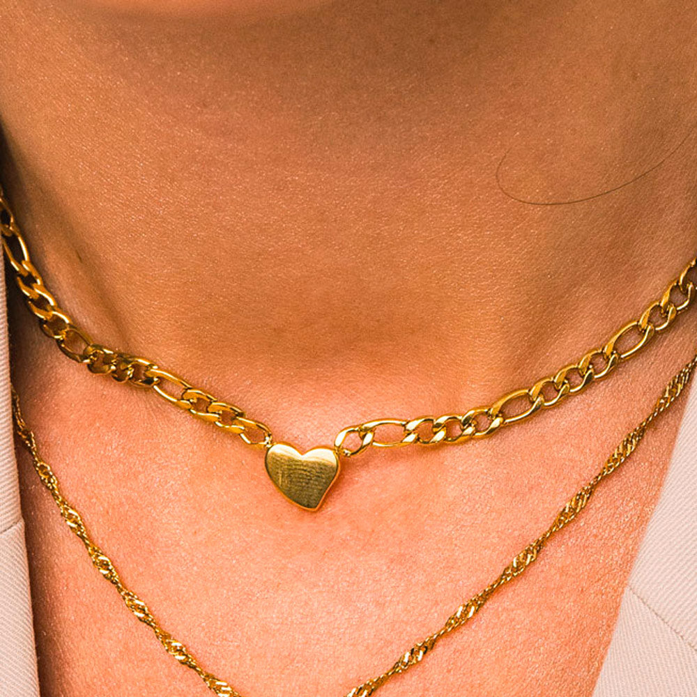 Collier ras de cou avec cœur acier argenté