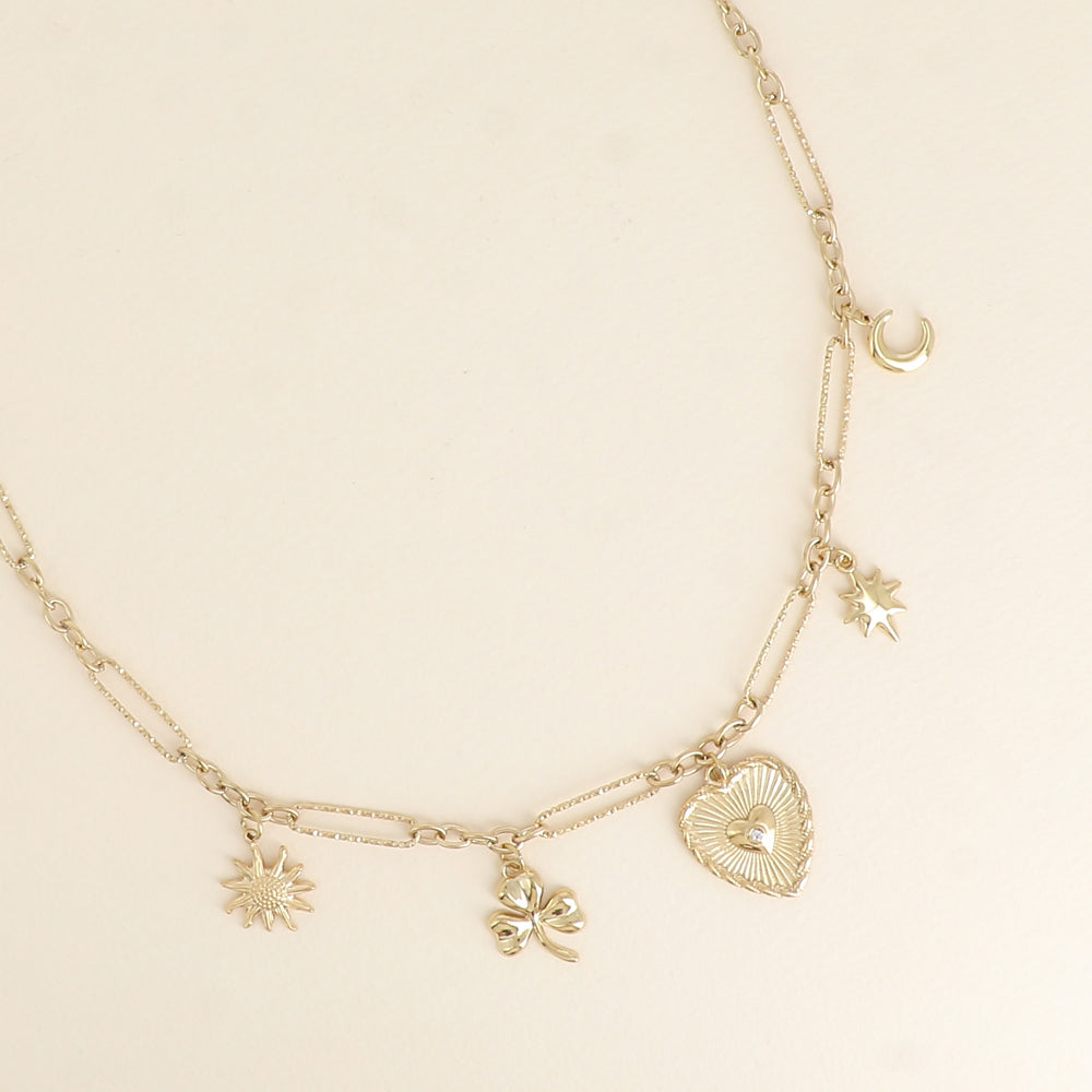 Collier - breloques (fleur, trèfle, coeur, étoile et lune)