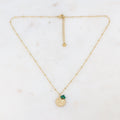 Collier avec 3 petites perles en pierres naturelles et pampille graphique
