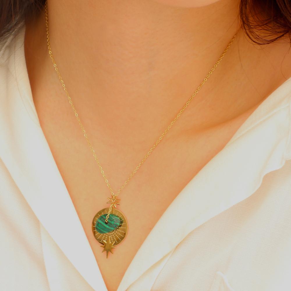 Collier avec pampille et pierre naturelle