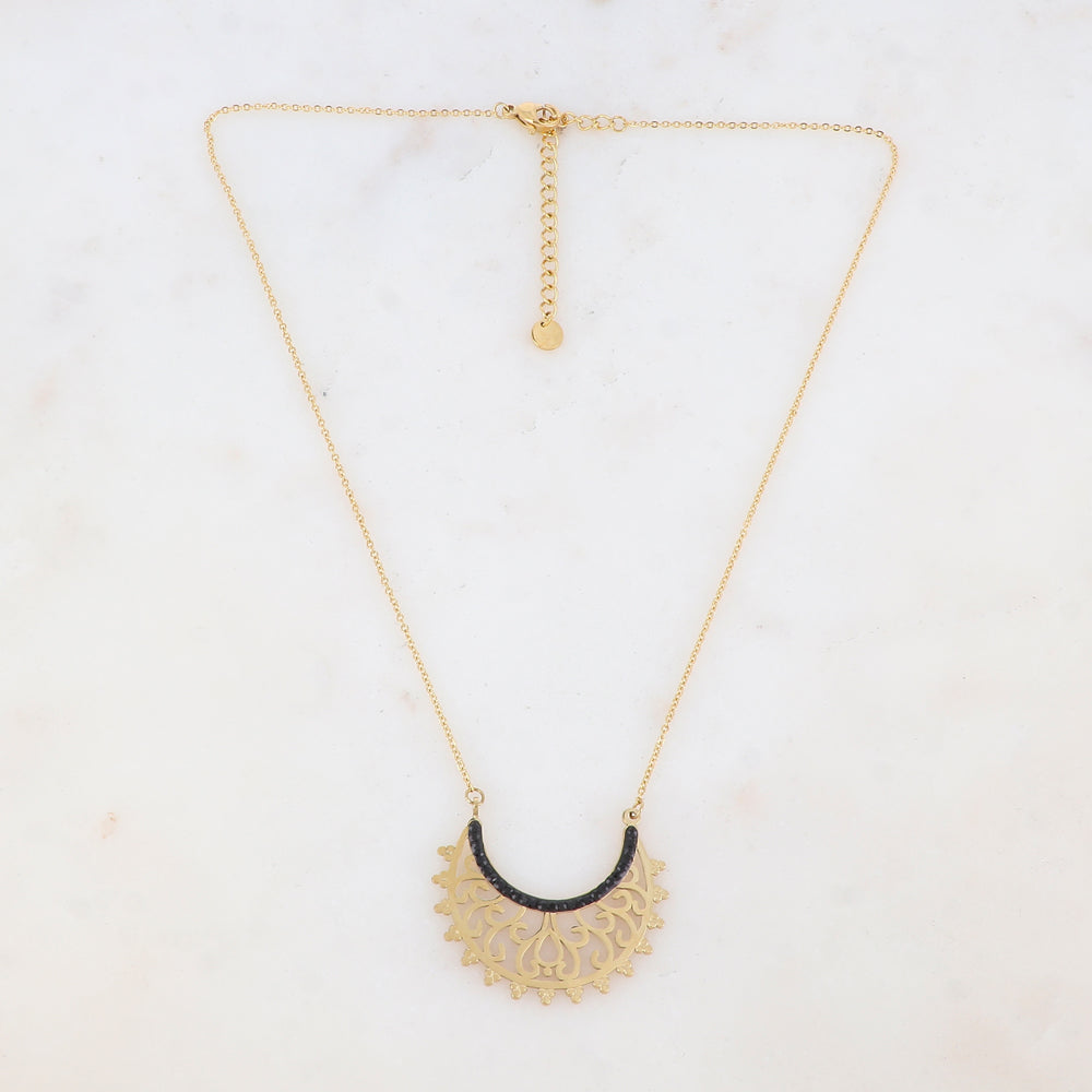 Collier avec pièce ajourée et strass