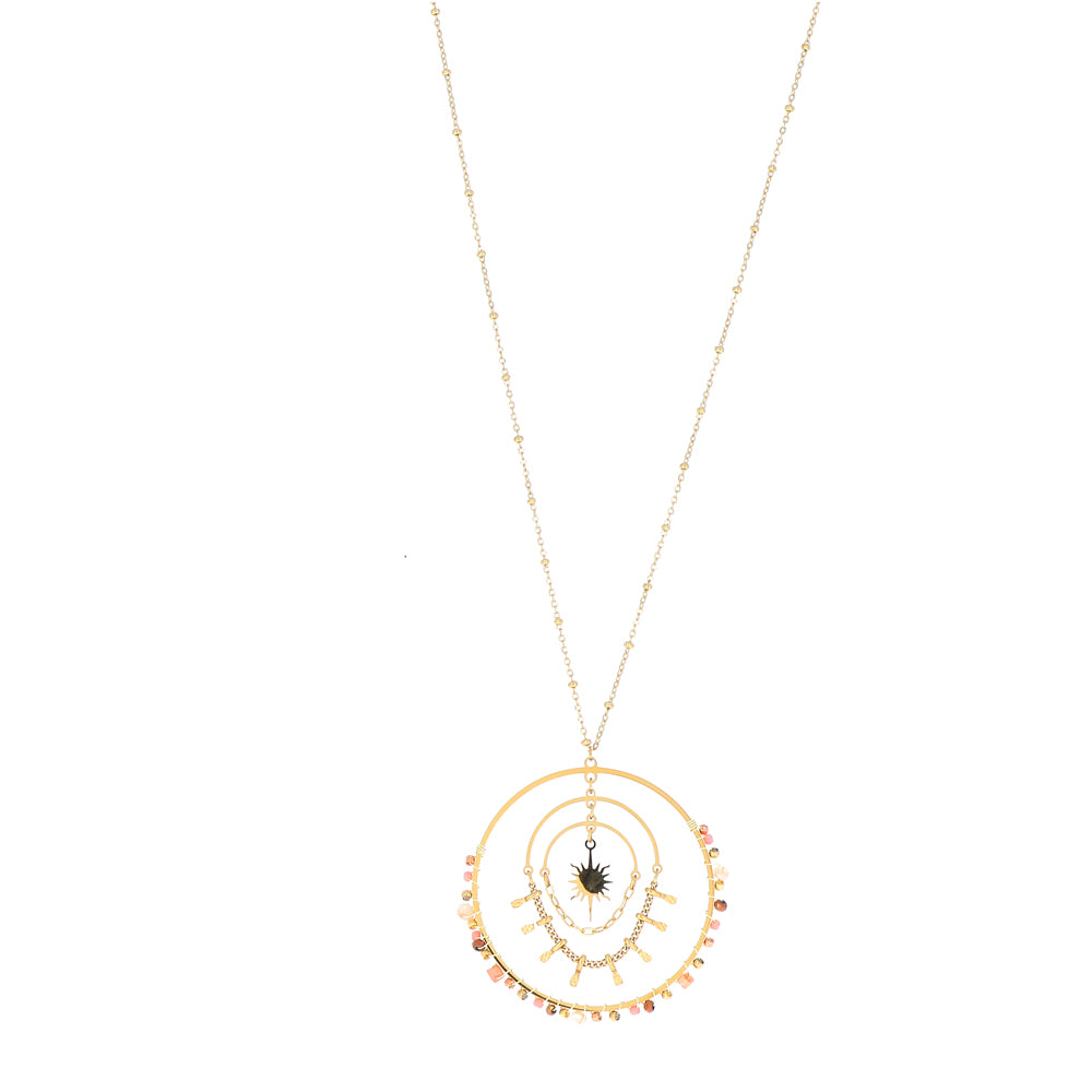 Collier doré avec des perles en pâtes de verre
