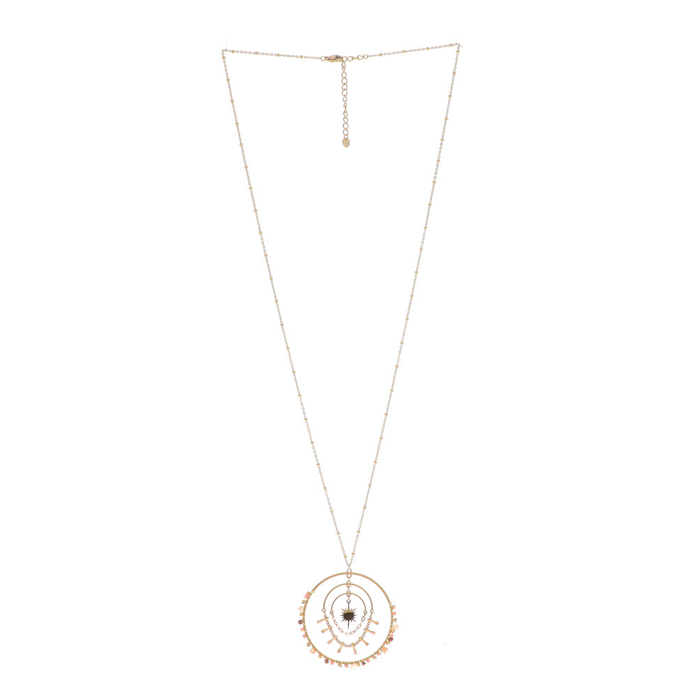 Collier doré avec des perles en pâtes de verre
