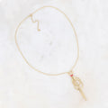 Long collier - anneau ovale avec émail et mailles miroir pendantes rouge